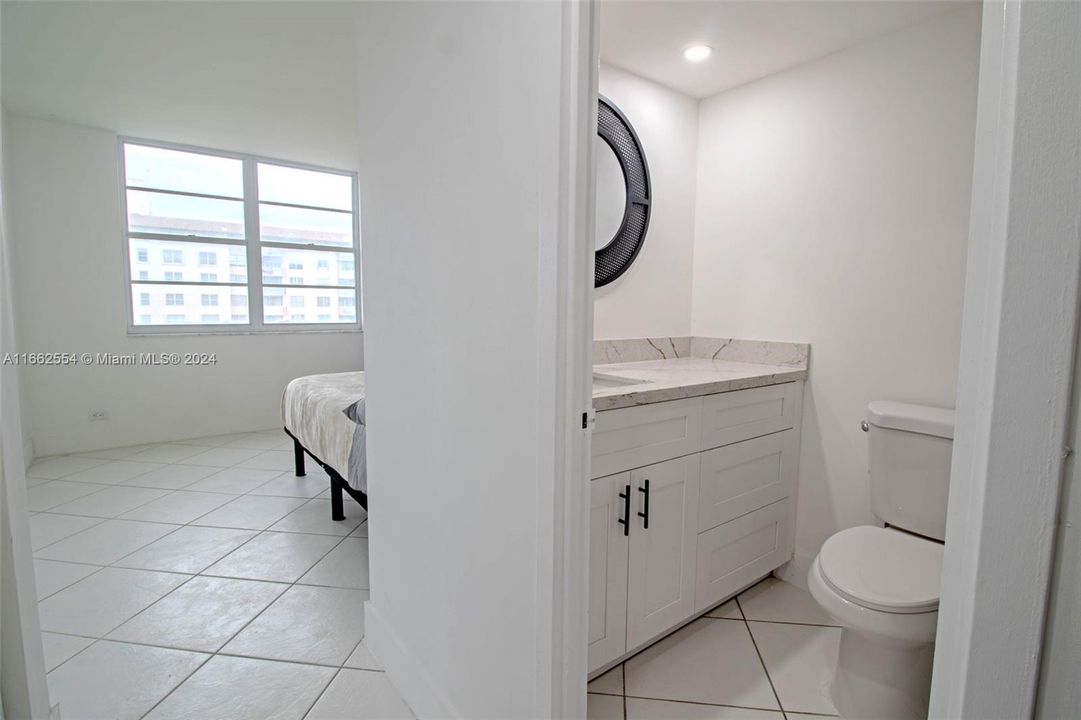 For Sale: $575,000 (2 beds, 2 baths, 1087 Square Feet)