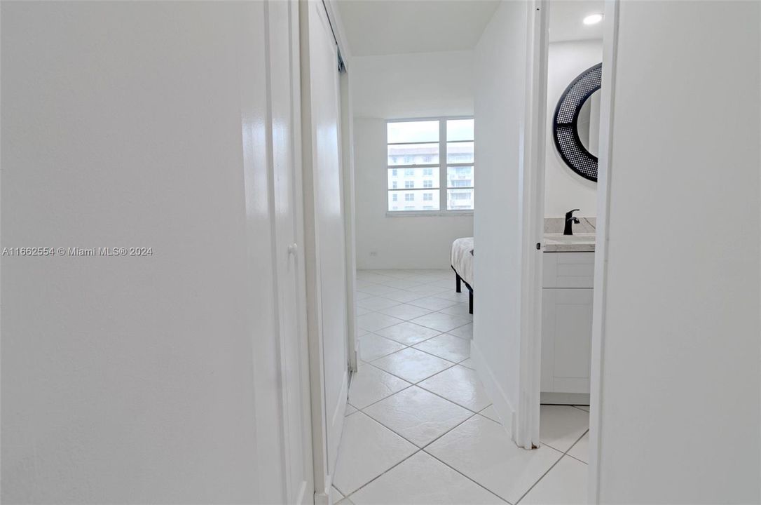 For Sale: $575,000 (2 beds, 2 baths, 1087 Square Feet)