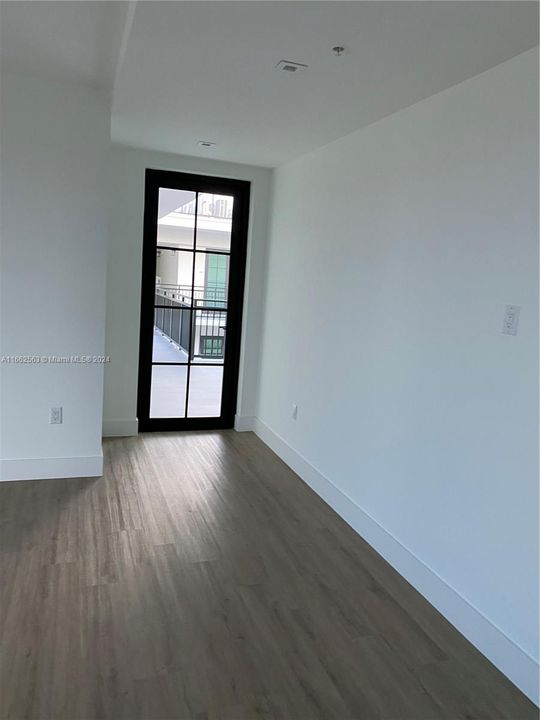 For Rent: $2,200 (1 beds, 1 baths, 706 Square Feet)