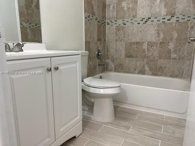 For Rent: $1,850 (1 beds, 1 baths, 744 Square Feet)