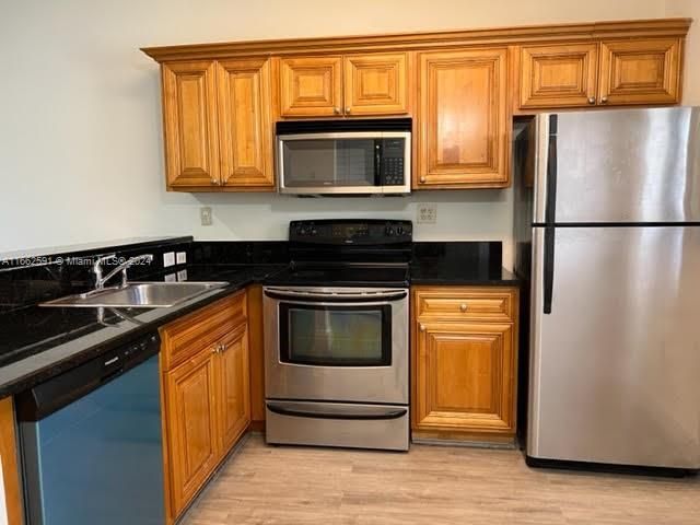 For Rent: $1,850 (1 beds, 1 baths, 744 Square Feet)