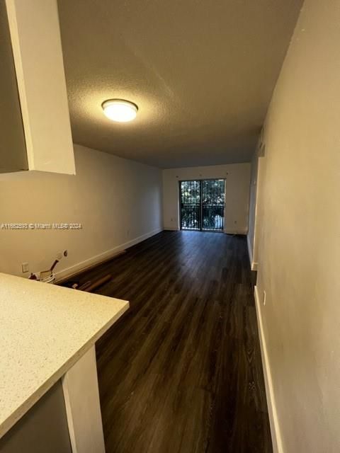 For Rent: $2,250 (2 beds, 1 baths, 692 Square Feet)