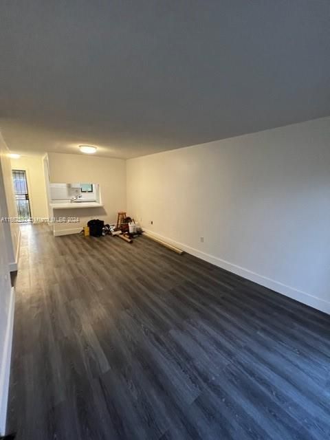 For Rent: $2,250 (2 beds, 1 baths, 692 Square Feet)