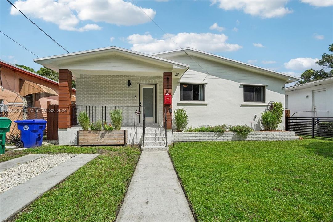 For Sale: $869,000 (3 beds, 2 baths, 1596 Square Feet)