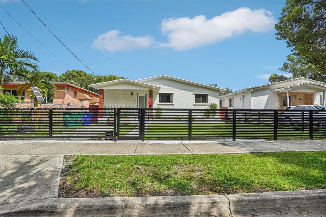 For Sale: $869,000 (3 beds, 2 baths, 1596 Square Feet)