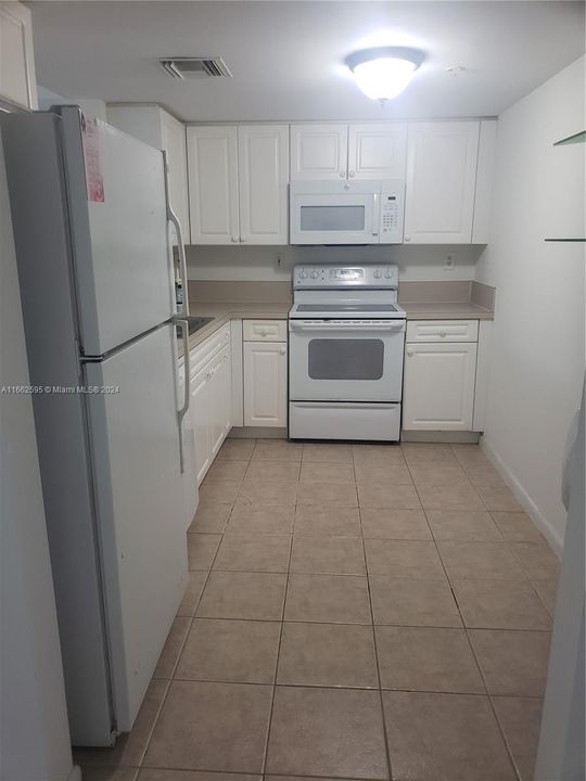 For Rent: $2,150 (1 beds, 1 baths, 816 Square Feet)