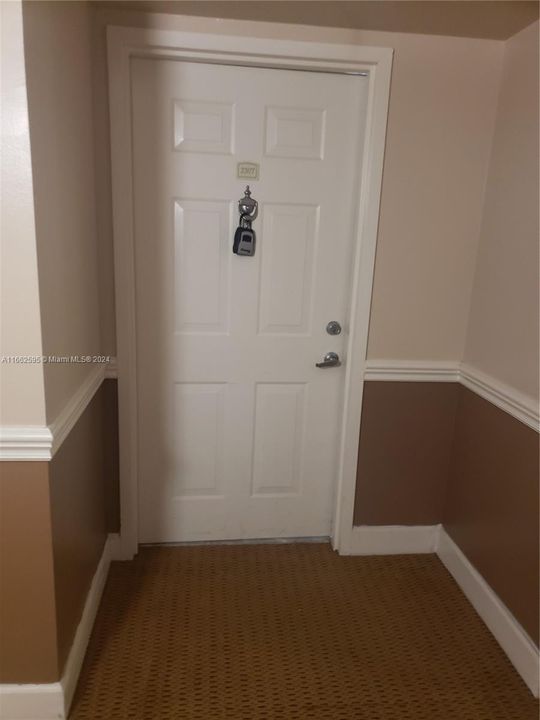 For Rent: $2,150 (1 beds, 1 baths, 816 Square Feet)