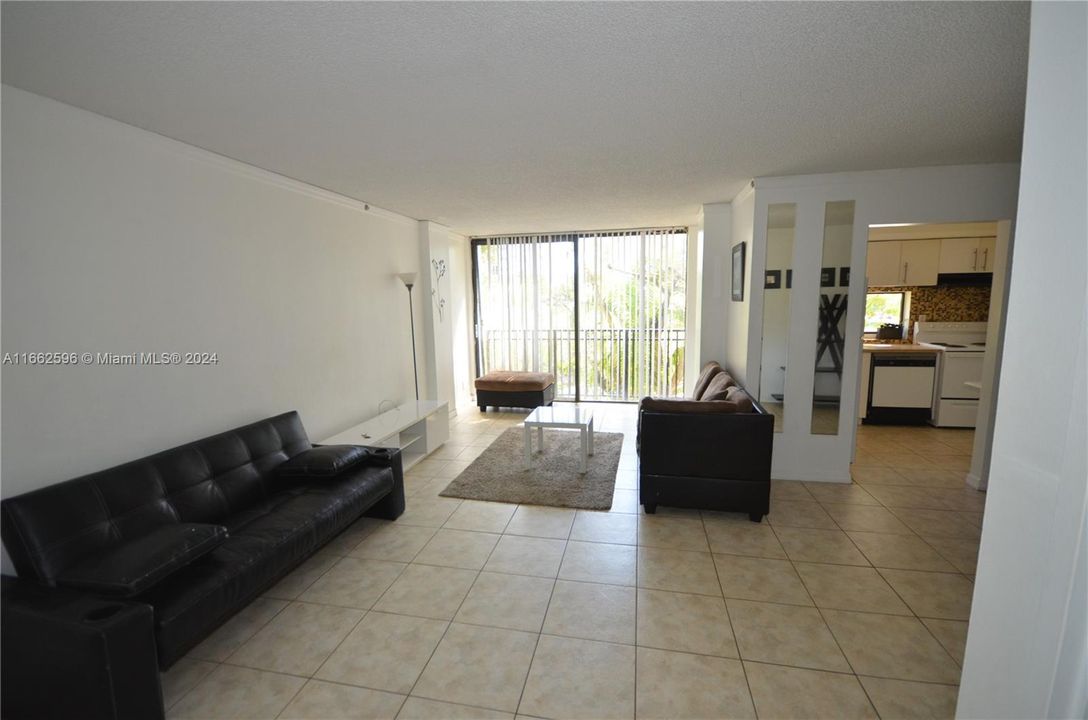 For Rent: $2,200 (1 beds, 1 baths, 767 Square Feet)