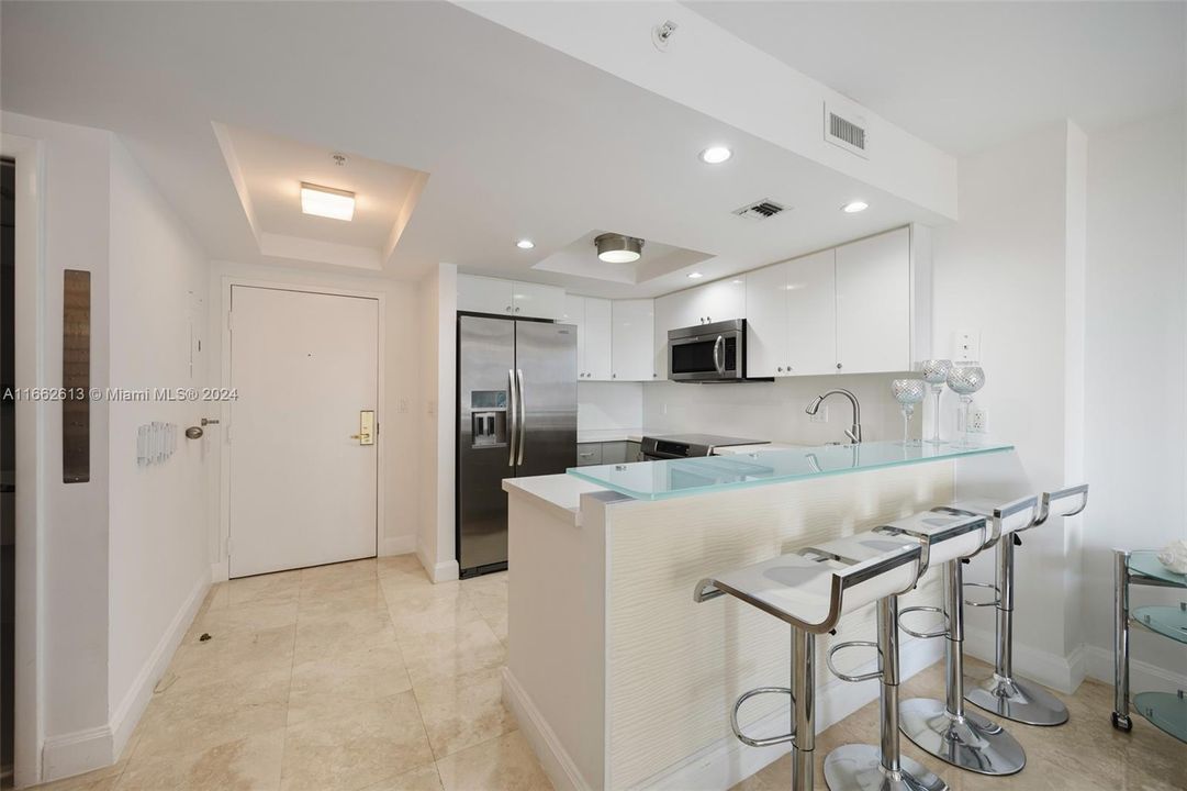 For Sale: $579,500 (1 beds, 1 baths, 670 Square Feet)