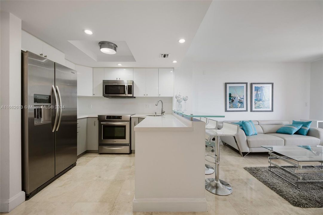 For Sale: $579,500 (1 beds, 1 baths, 670 Square Feet)