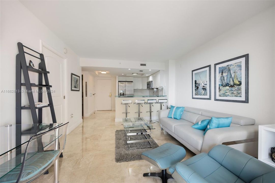 For Sale: $579,500 (1 beds, 1 baths, 670 Square Feet)