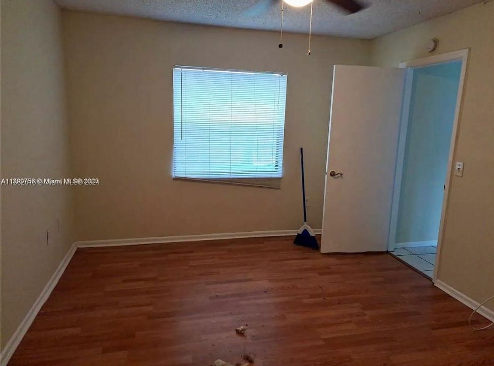 For Sale: $309,000 (2 beds, 2 baths, 787 Square Feet)