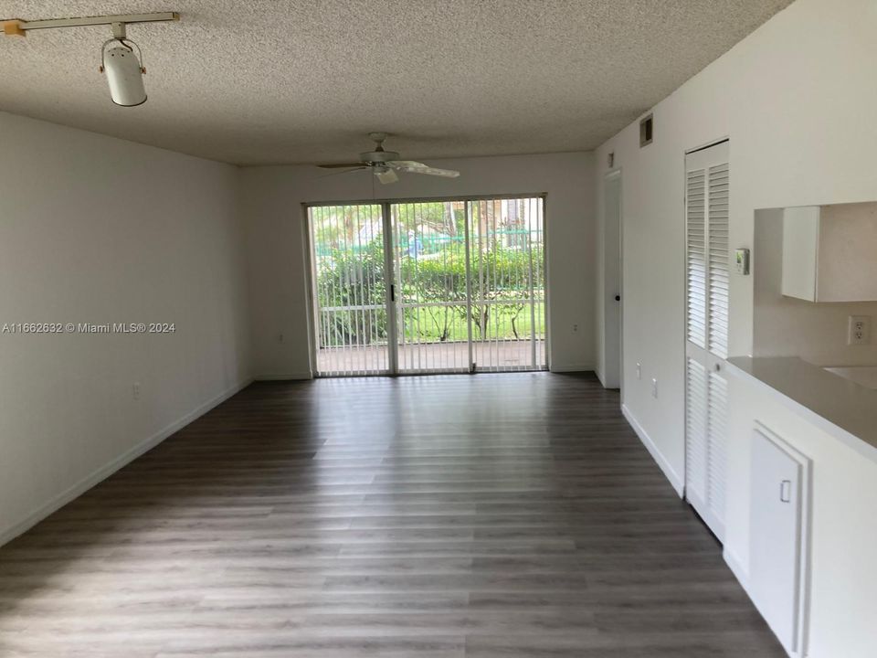 For Rent: $2,050 (2 beds, 2 baths, 1130 Square Feet)