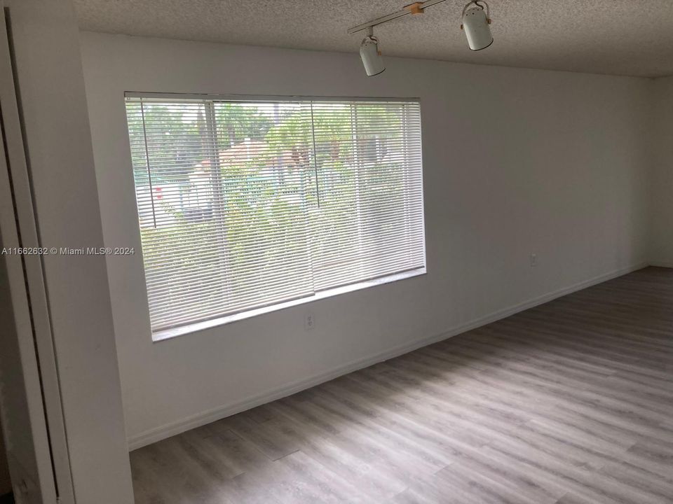 For Rent: $2,050 (2 beds, 2 baths, 1130 Square Feet)