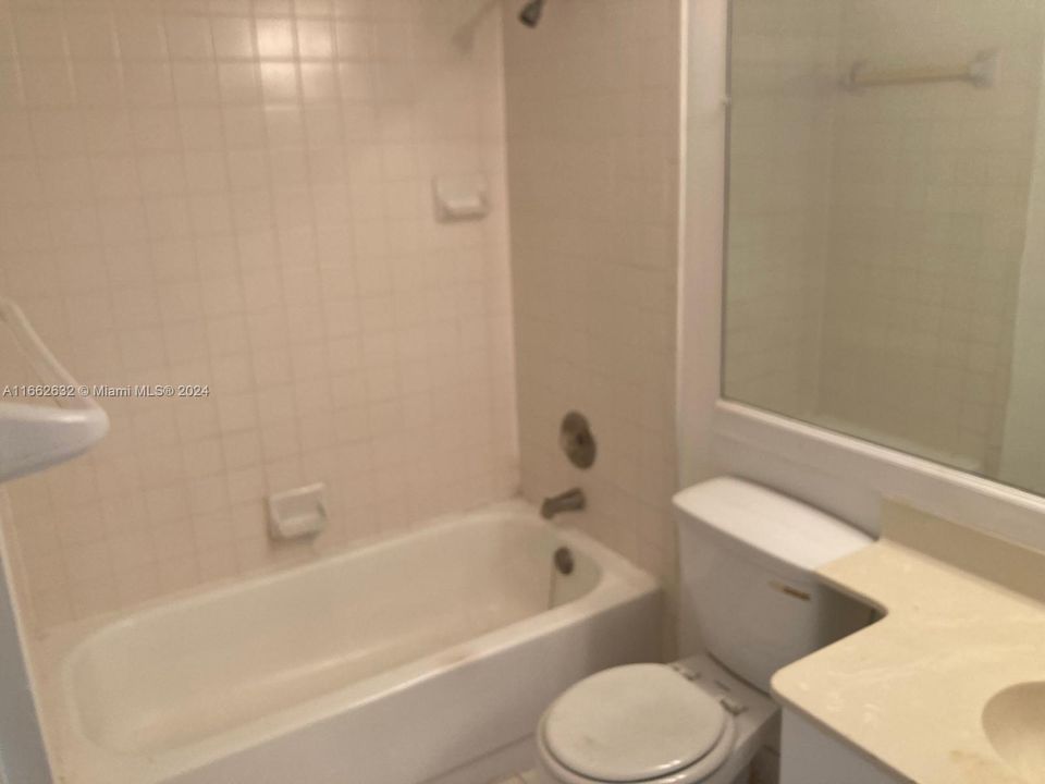 For Rent: $2,050 (2 beds, 2 baths, 1130 Square Feet)