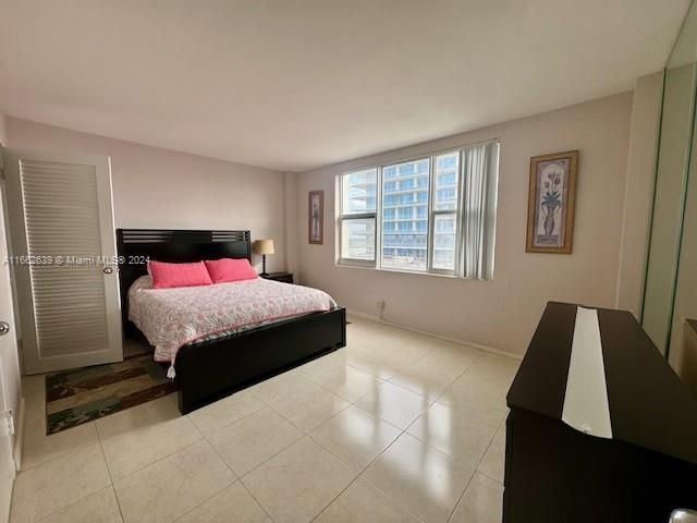 For Sale: $495,000 (1 beds, 1 baths, 905 Square Feet)