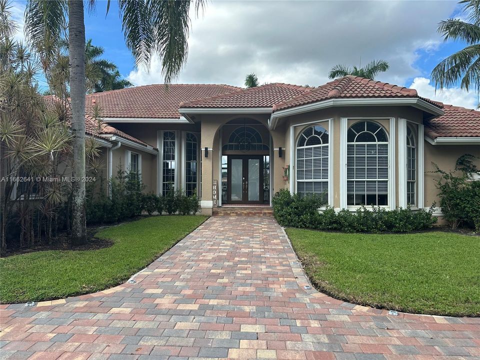 For Sale: $2,500,000 (5 beds, 4 baths, 3784 Square Feet)