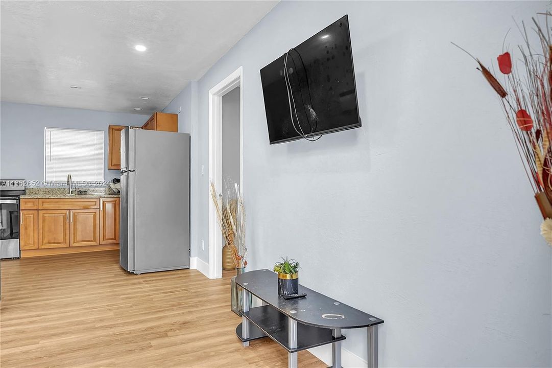 For Rent: $1,550 (1 beds, 1 baths, 1392 Square Feet)