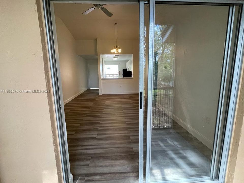 For Rent: $1,750 (1 beds, 1 baths, 800 Square Feet)