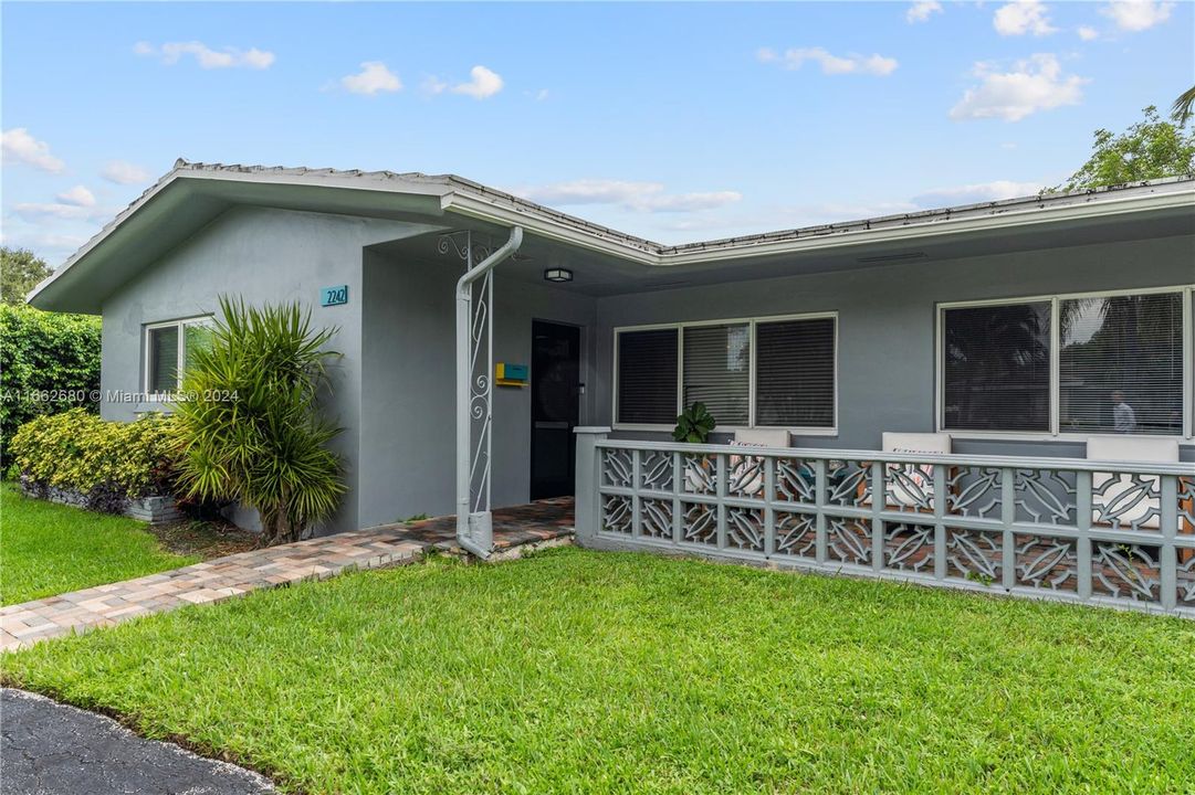 For Sale: $539,000 (2 beds, 2 baths, 1319 Square Feet)