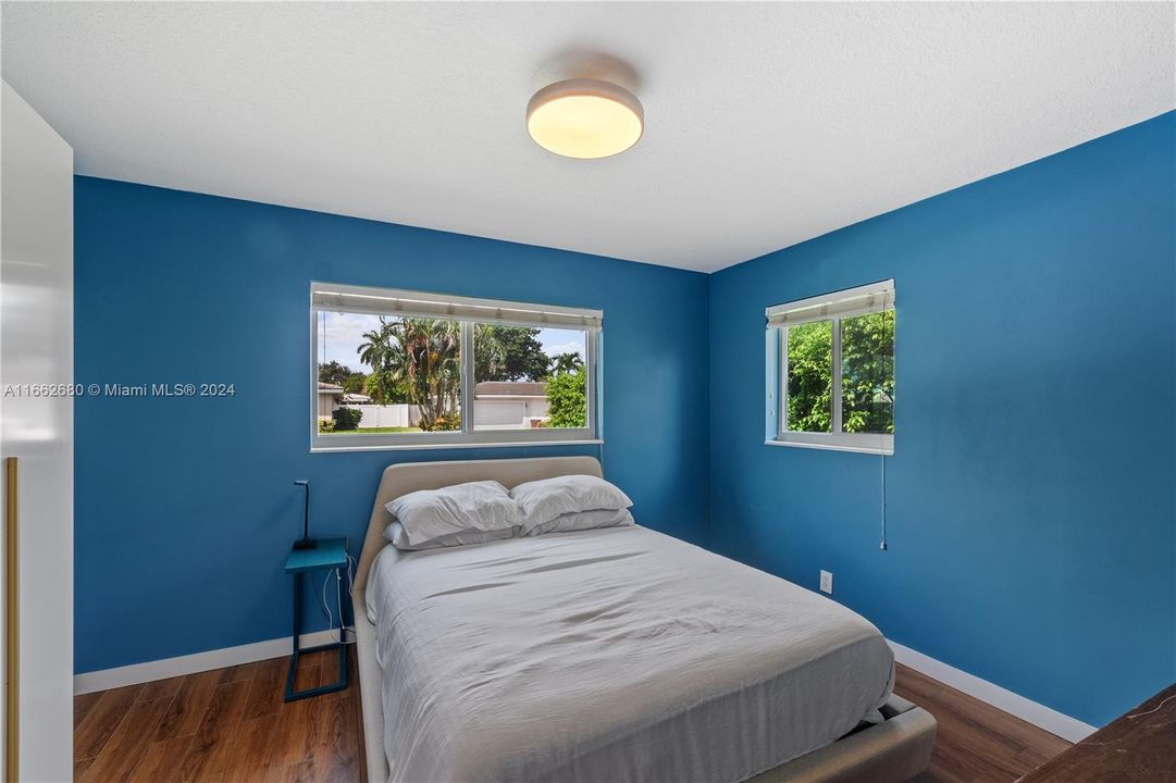 For Sale: $539,000 (2 beds, 2 baths, 1319 Square Feet)