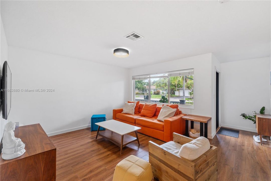 For Sale: $539,000 (2 beds, 2 baths, 1319 Square Feet)