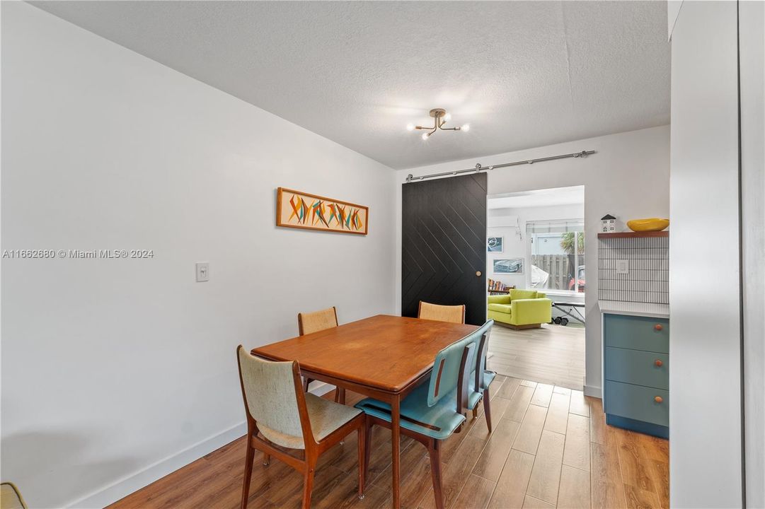 For Sale: $539,000 (2 beds, 2 baths, 1319 Square Feet)