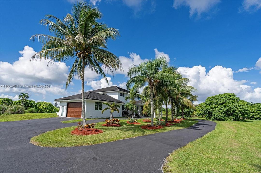 For Sale: $1,600,000 (4 beds, 3 baths, 3540 Square Feet)