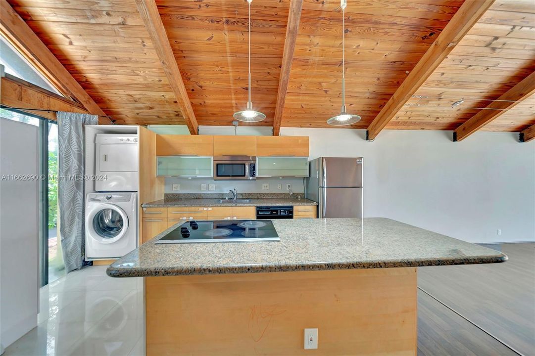 For Sale: $405,000 (2 beds, 1 baths, 1152 Square Feet)