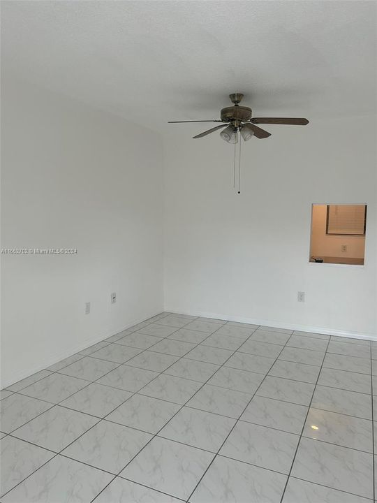 For Rent: $1,900 (1 beds, 1 baths, 733 Square Feet)