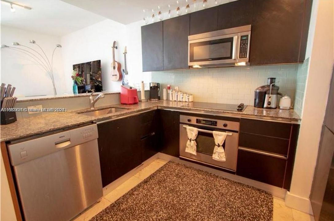 For Sale: $375,000 (0 beds, 1 baths, 604 Square Feet)