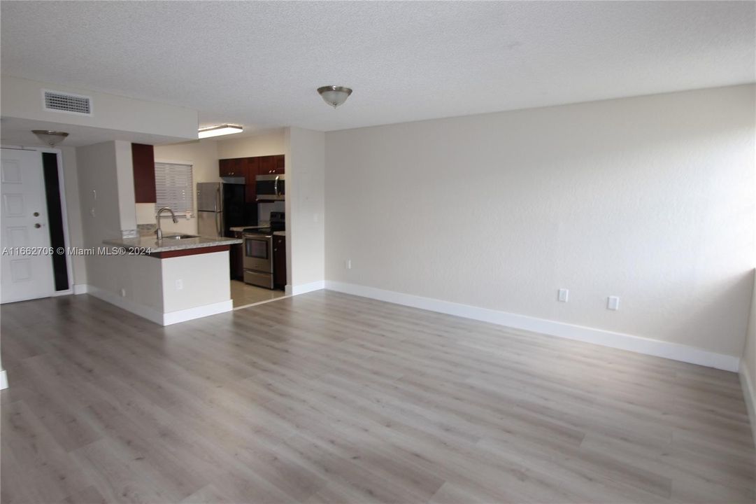 For Rent: $2,150 (2 beds, 2 baths, 1049 Square Feet)