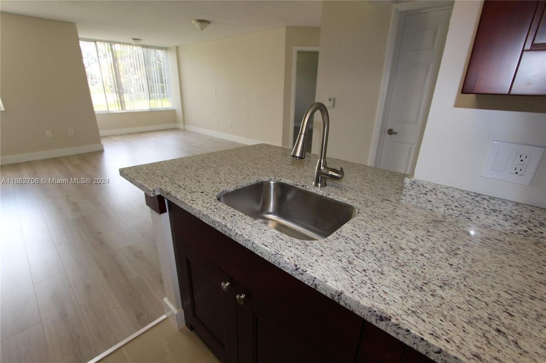 For Rent: $2,150 (2 beds, 2 baths, 1049 Square Feet)