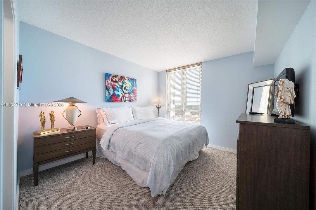 For Sale: $359,000 (1 beds, 1 baths, 797 Square Feet)