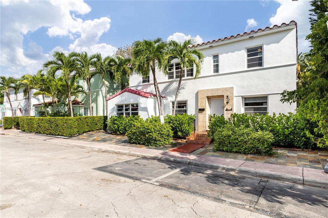 For Sale: $1,999,900 (4 beds, 3 baths, 2170 Square Feet)