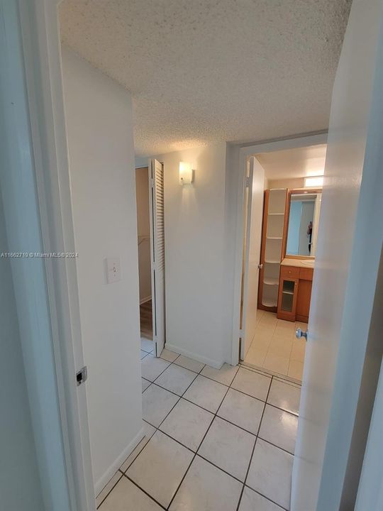 For Sale: $248,500 (1 beds, 1 baths, 918 Square Feet)