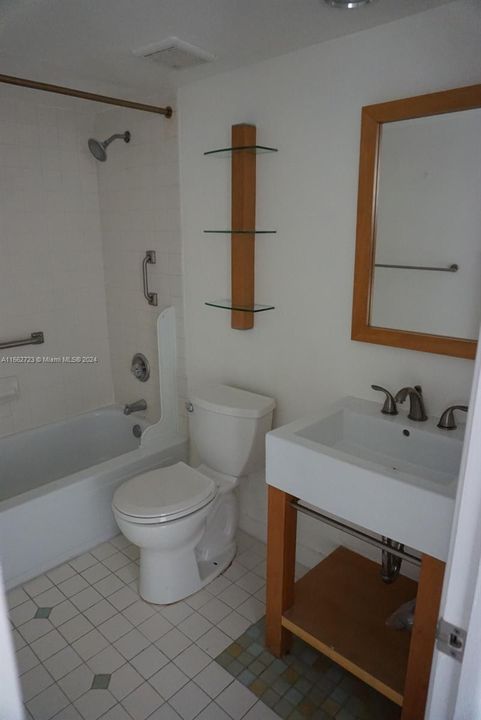 For Rent: $4,500 (2 beds, 2 baths, 1129 Square Feet)