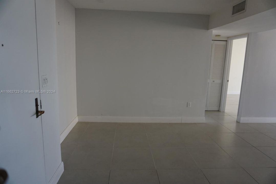 For Rent: $4,500 (2 beds, 2 baths, 1129 Square Feet)