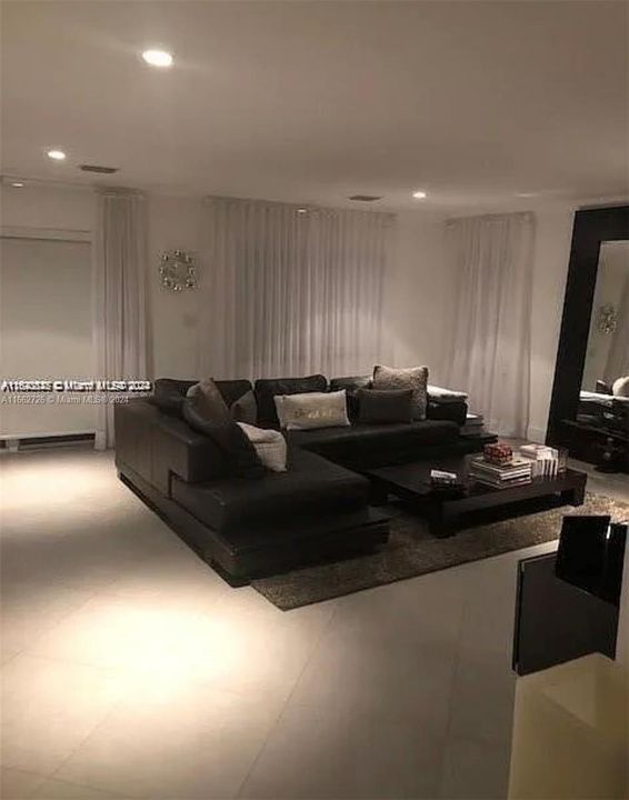 En Venta: $2,950,000 (4 camas, 4 baños, 2701 Pies cuadrados)