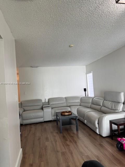 For Sale: $485,000 (2 beds, 2 baths, 1170 Square Feet)