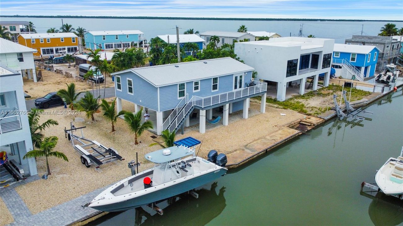 For Sale: $949,900 (3 beds, 2 baths, 1296 Square Feet)