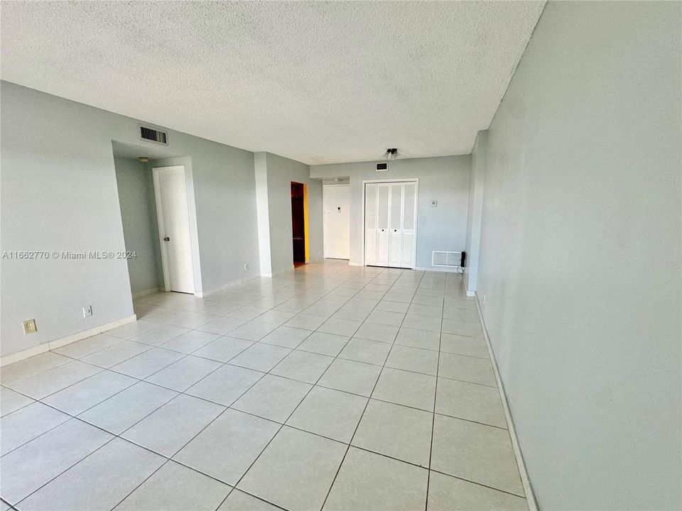 For Sale: $168,000 (1 beds, 1 baths, 844 Square Feet)