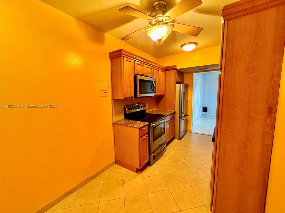 For Sale: $168,000 (1 beds, 1 baths, 844 Square Feet)