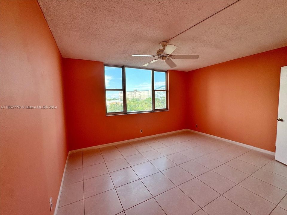 For Sale: $168,000 (1 beds, 1 baths, 844 Square Feet)