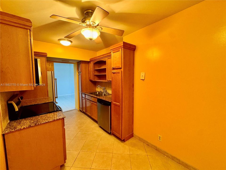 For Sale: $168,000 (1 beds, 1 baths, 844 Square Feet)