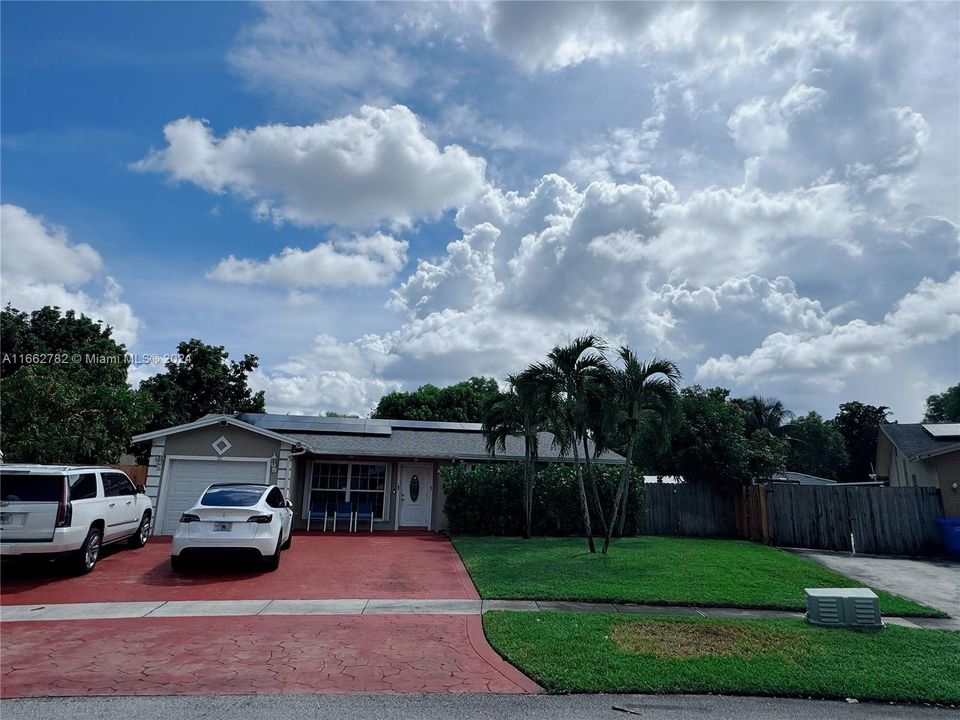 For Sale: $719,000 (4 beds, 2 baths, 1874 Square Feet)