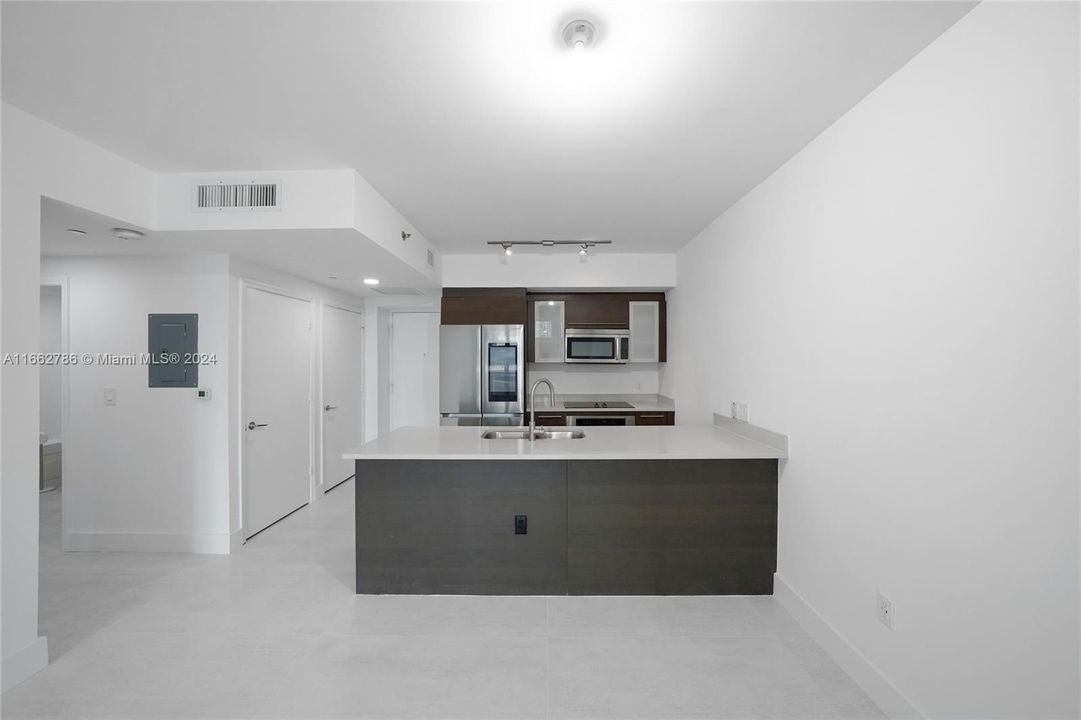 For Rent: $3,225 (1 beds, 1 baths, 788 Square Feet)