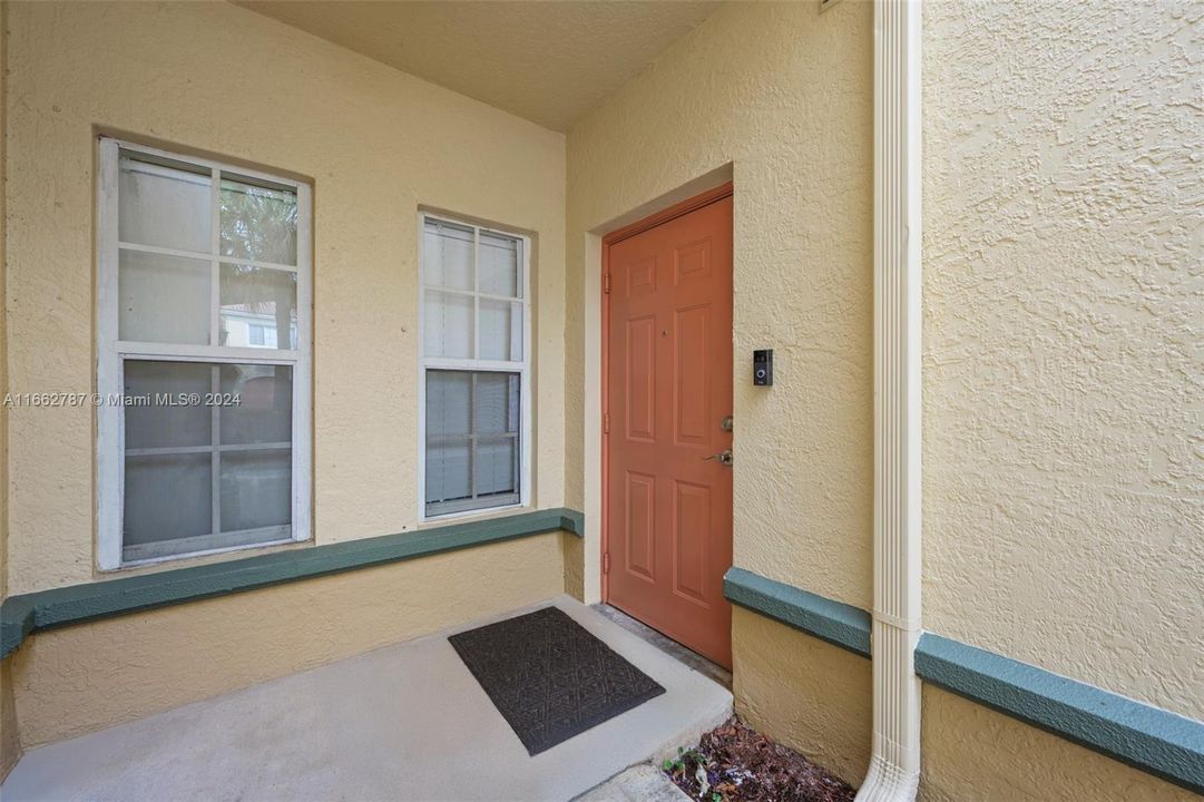 For Sale: $300,000 (1 beds, 1 baths, 850 Square Feet)