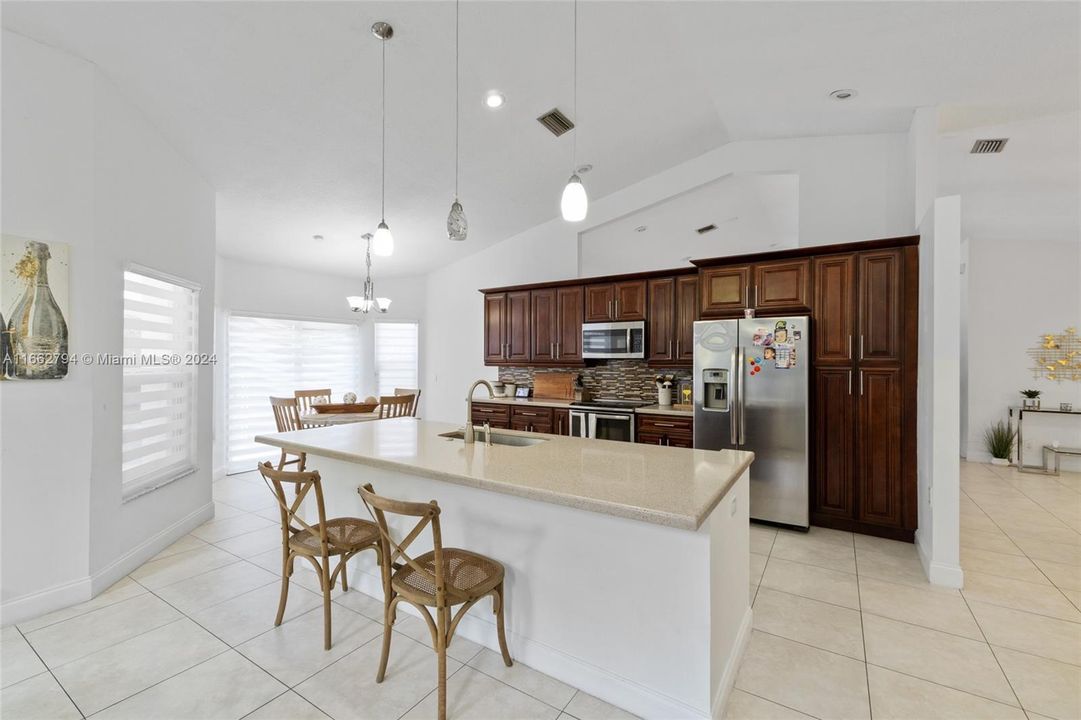 For Sale: $870,999 (5 beds, 2 baths, 2841 Square Feet)