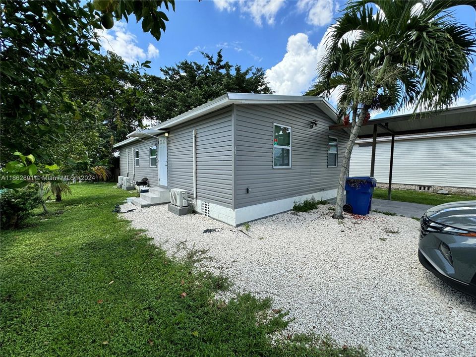 For Sale: $220,000 (4 beds, 2 baths, 955 Square Feet)